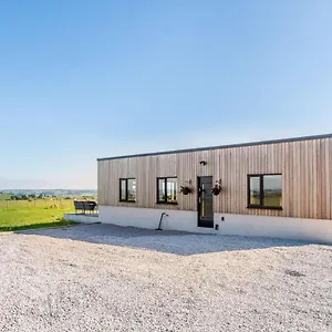 2-bed-modern-bungalow-outstanding-country-views.yorkshirehotels.net/